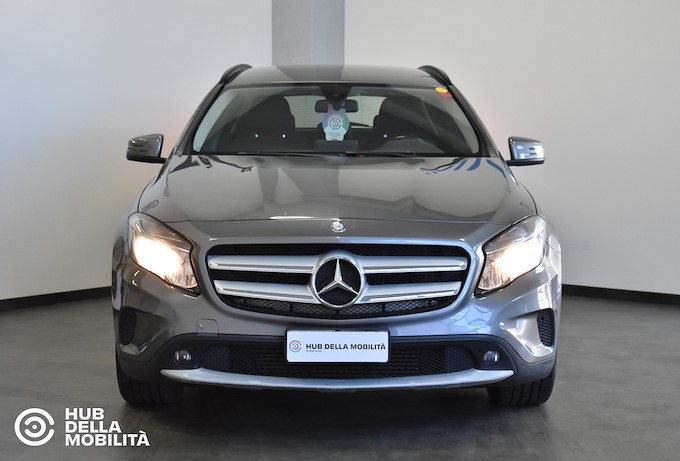 MERCEDES-BENZ GLA 200 d Automatic Business
